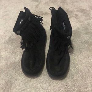Minnetonka Black Suede Booties size 9.5